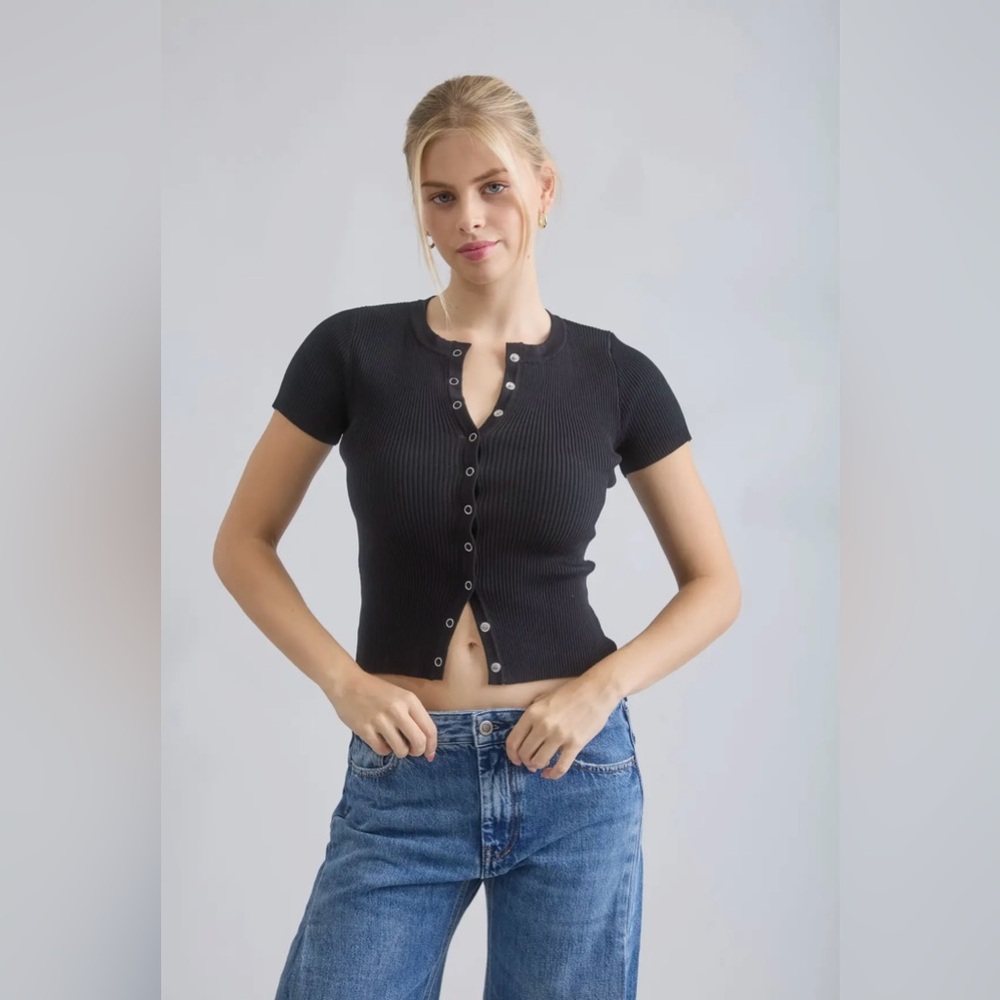 🆕🤍BLACK JEN TOP